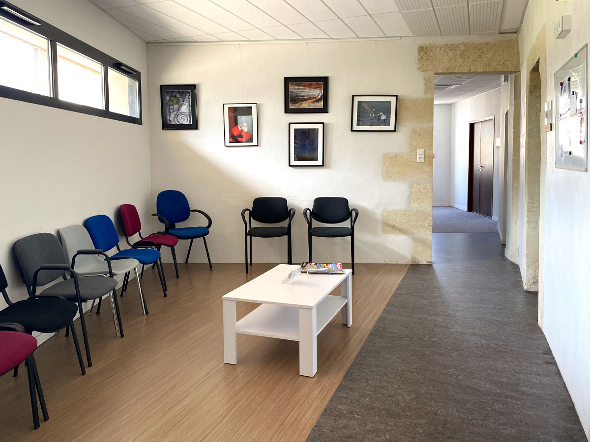 Salle d'attente de la Maison de santé